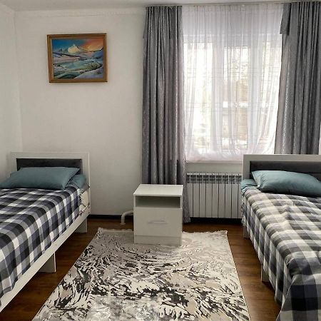 Karakol-Guest Bed & Breakfast Ngoại thất bức ảnh