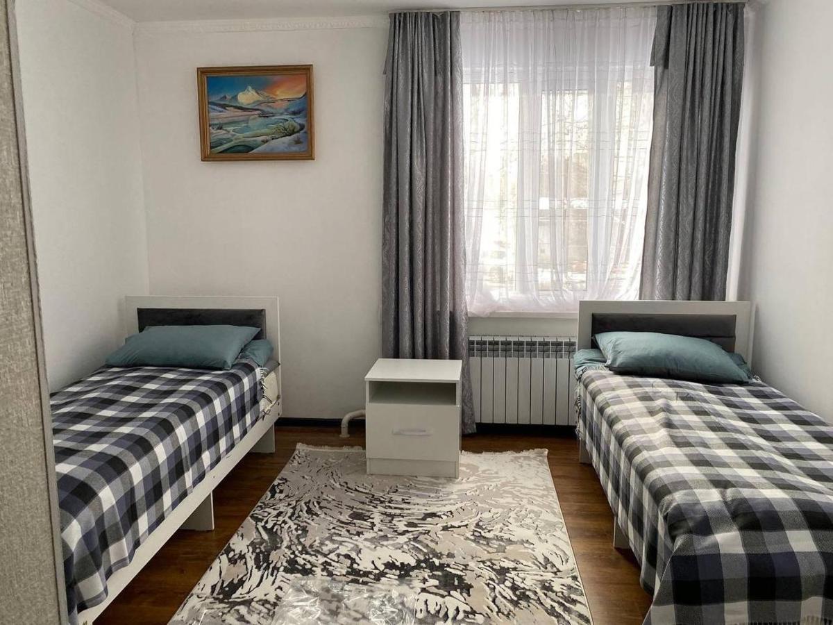 Karakol-Guest Bed & Breakfast Ngoại thất bức ảnh
