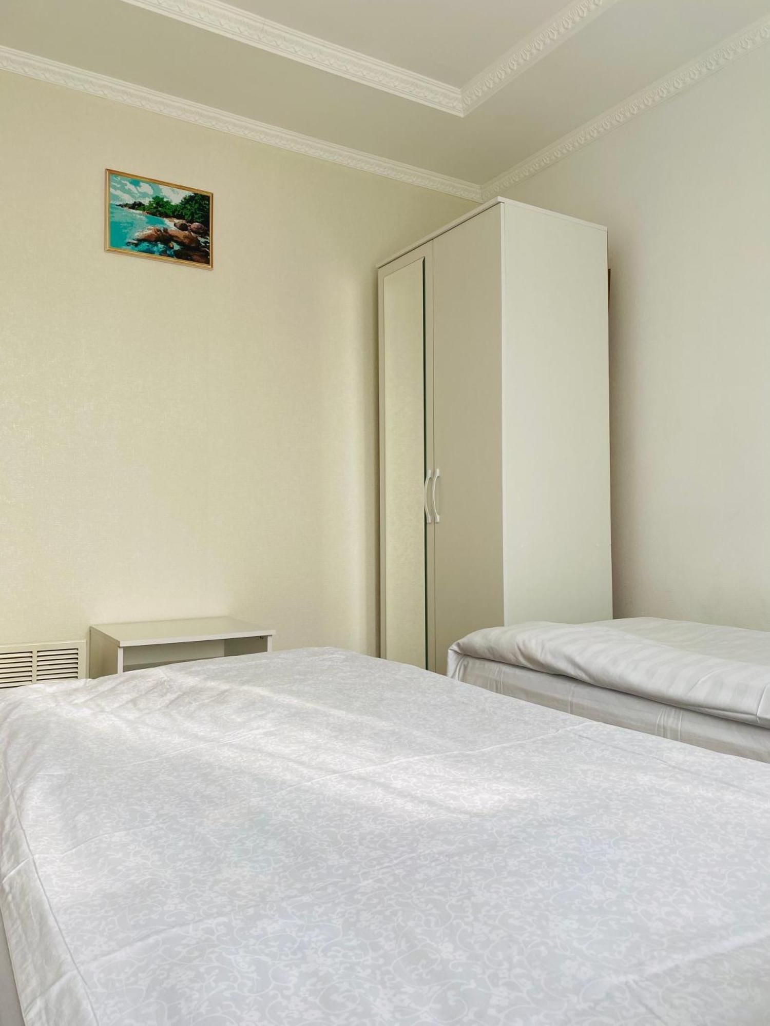 Karakol-Guest Bed & Breakfast Ngoại thất bức ảnh